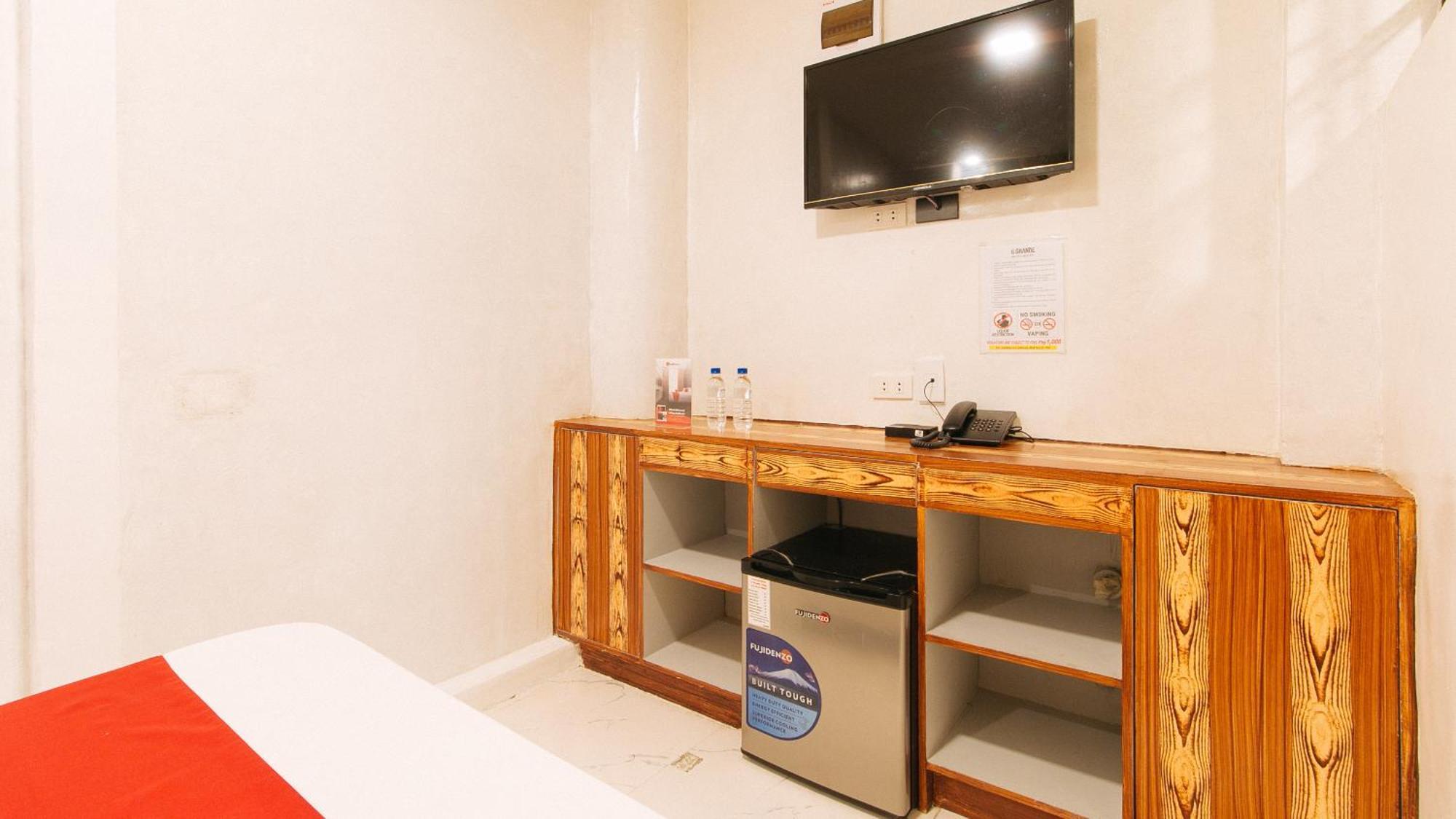 Отель Reddoorz @ Piy Margal Sampaloc Манила Экстерьер фото