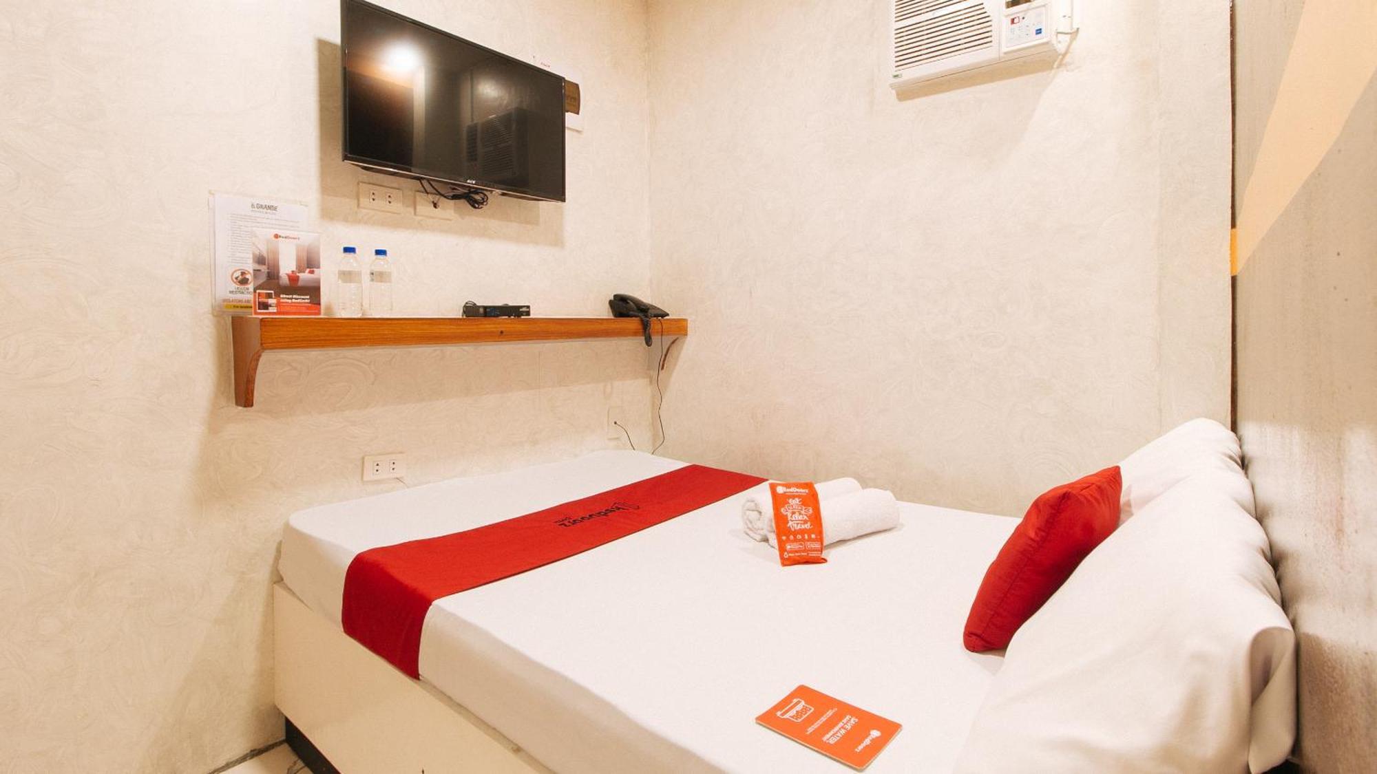 Отель Reddoorz @ Piy Margal Sampaloc Манила Экстерьер фото