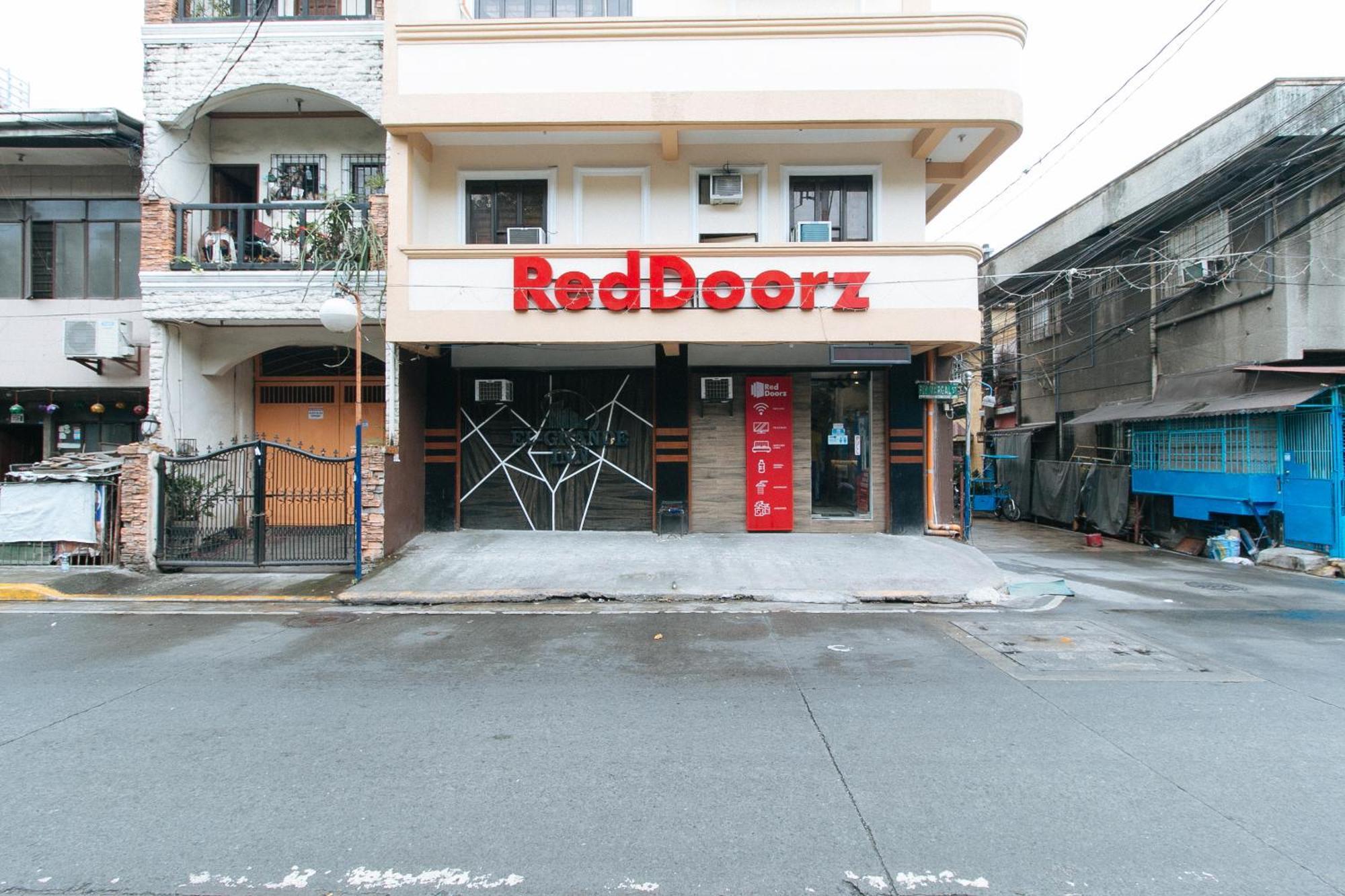 Отель Reddoorz @ Piy Margal Sampaloc Манила Экстерьер фото