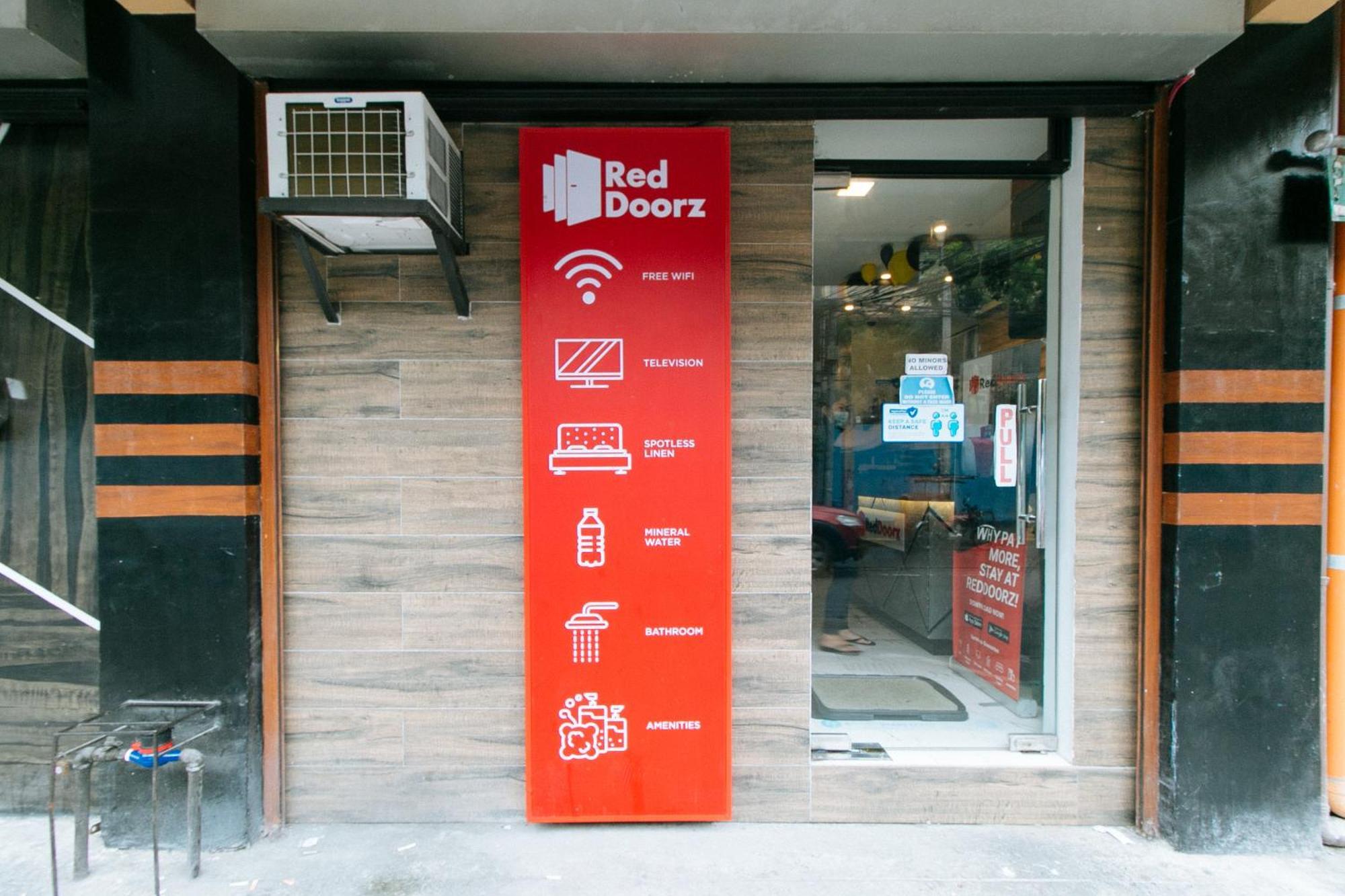 Отель Reddoorz @ Piy Margal Sampaloc Манила Экстерьер фото