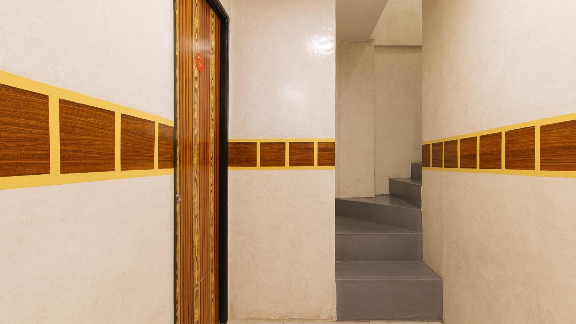 Отель Reddoorz @ Piy Margal Sampaloc Манила Экстерьер фото
