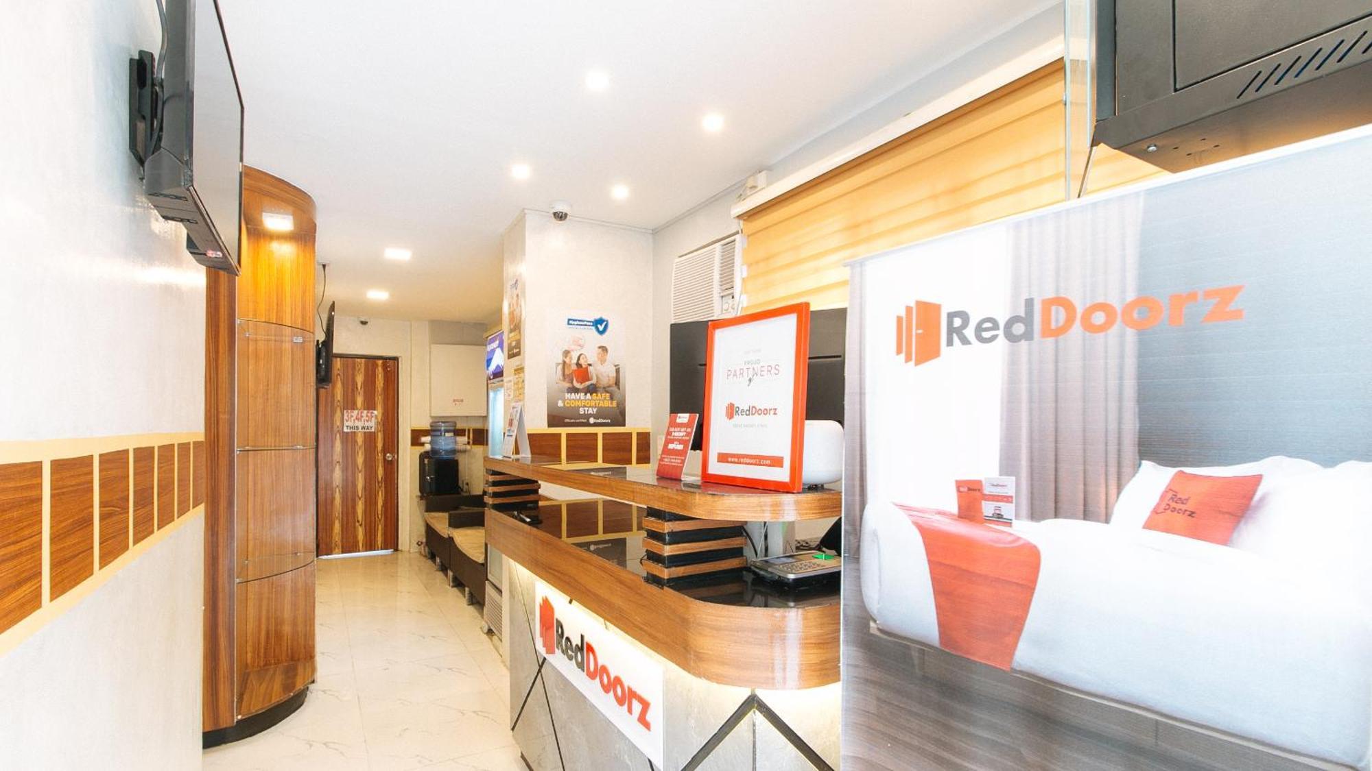 Отель Reddoorz @ Piy Margal Sampaloc Манила Экстерьер фото