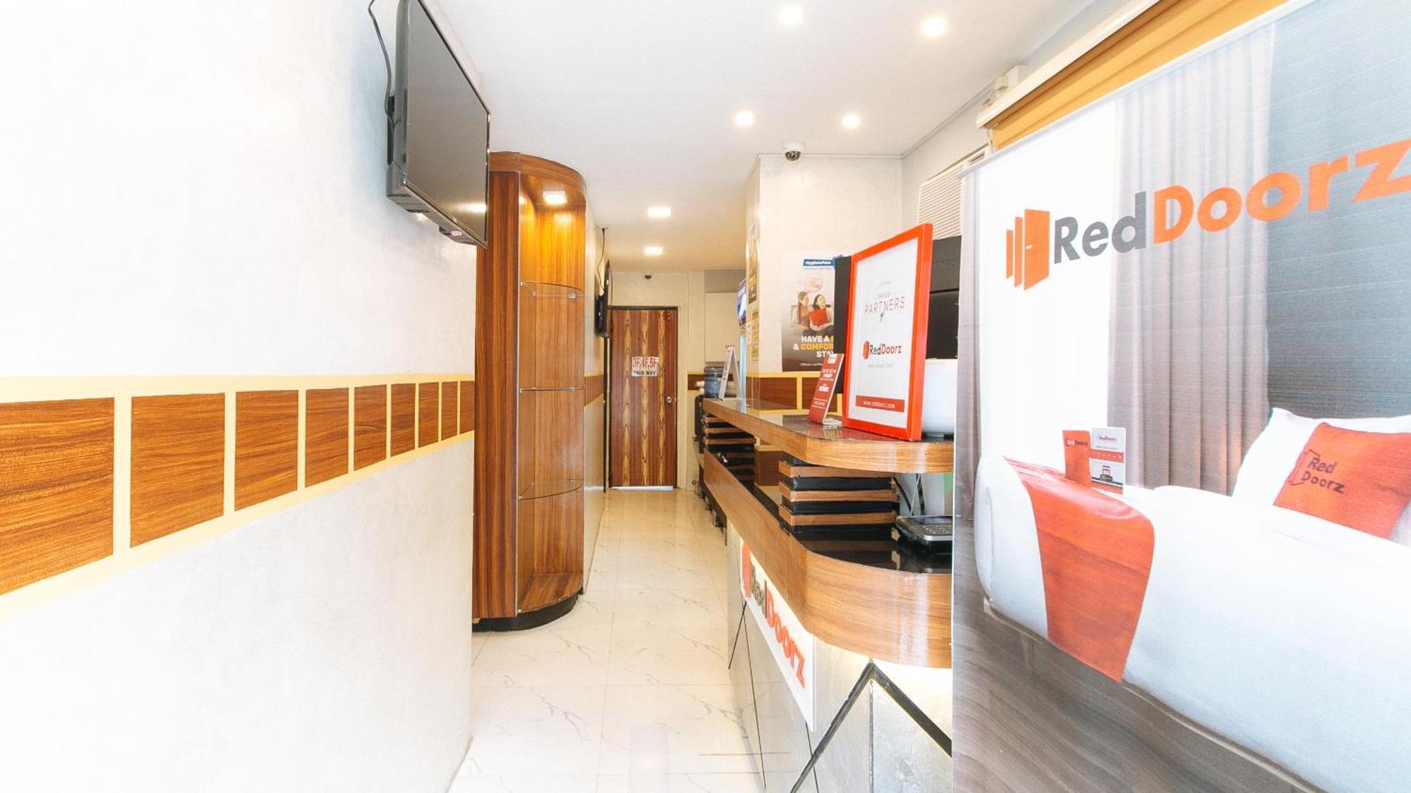 Отель Reddoorz @ Piy Margal Sampaloc Манила Экстерьер фото