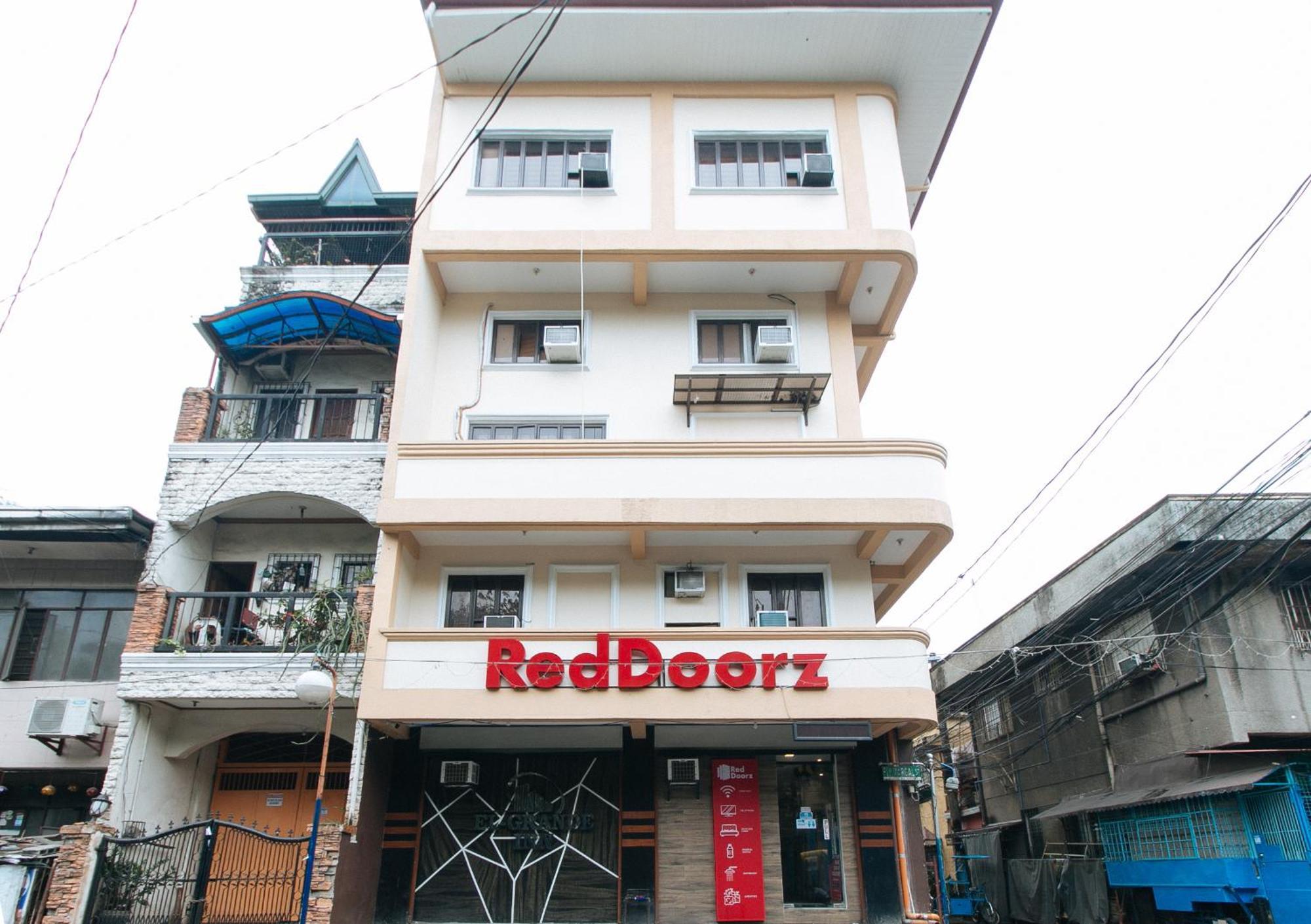 Отель Reddoorz @ Piy Margal Sampaloc Манила Экстерьер фото